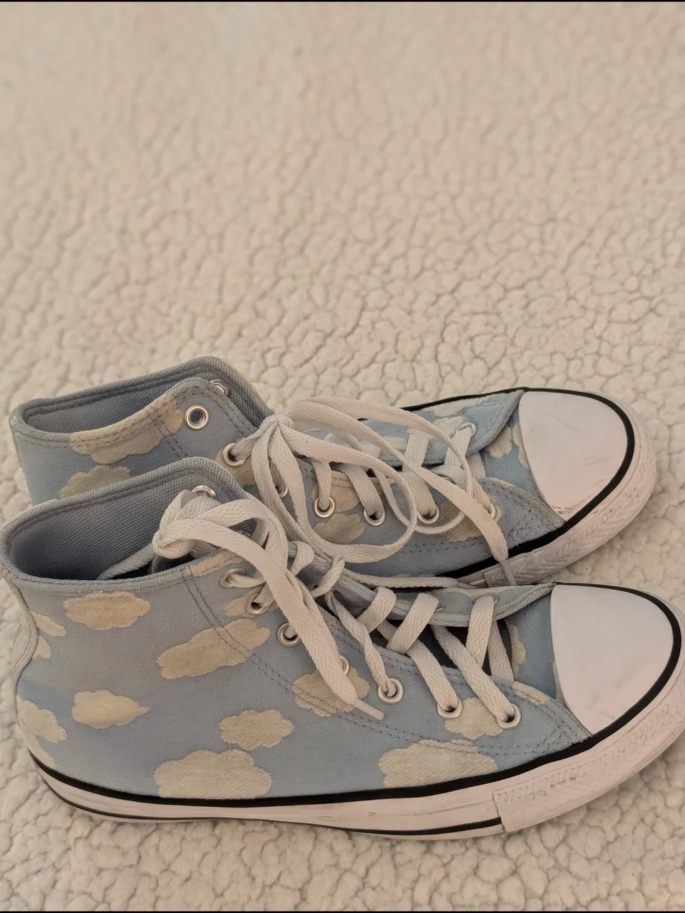 Great Condition: Converse Chuck Taylor All Star Clouds Kids 6
